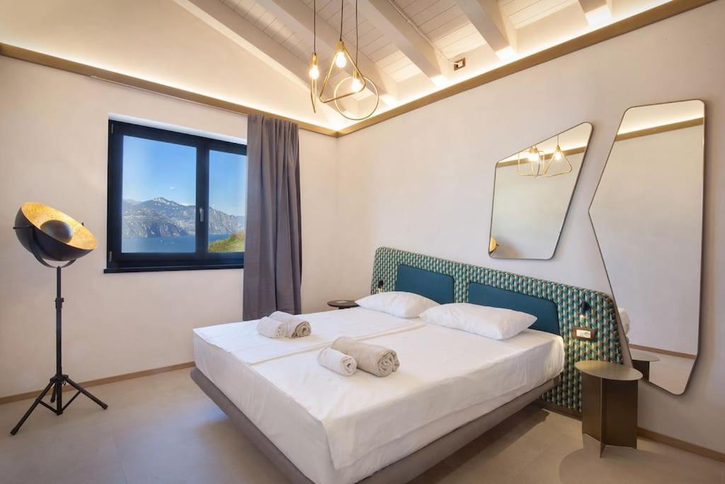 Villa Divina - Apt Divina Con Piscina E Vista Lago カステッレット・ディ・ブレンゾーネ エクステリア 写真