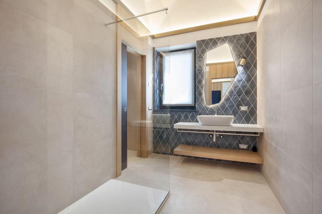 Villa Divina - Apt Divina Con Piscina E Vista Lago カステッレット・ディ・ブレンゾーネ エクステリア 写真