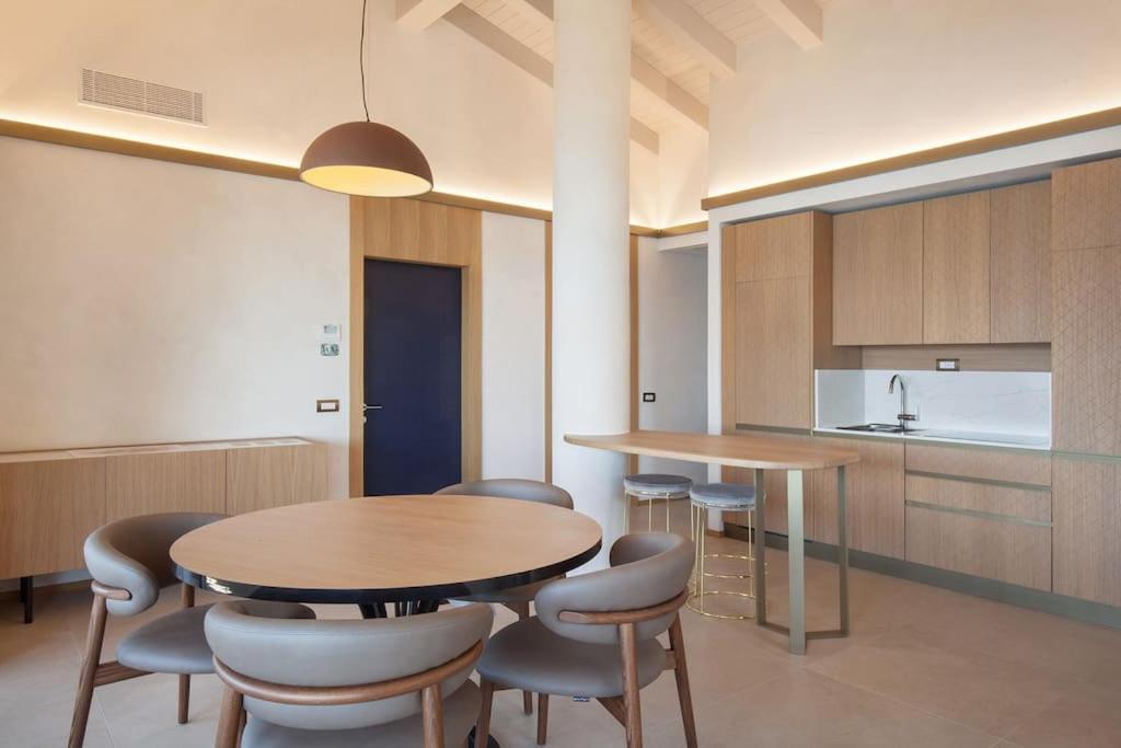 Villa Divina - Apt Divina Con Piscina E Vista Lago カステッレット・ディ・ブレンゾーネ エクステリア 写真