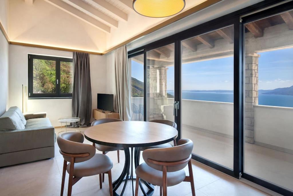 Villa Divina - Apt Divina Con Piscina E Vista Lago カステッレット・ディ・ブレンゾーネ エクステリア 写真
